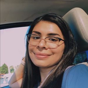 Meet your Posher, Rebeca